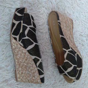 Chinese Laundry Giraffe Print and Straw Wedges Size 10